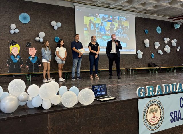 El Colegio Ntra. Sra. del Rosario de Torre Pacheco recibe un premio por el fomento de las vocaciones científicas entre sus alumnas